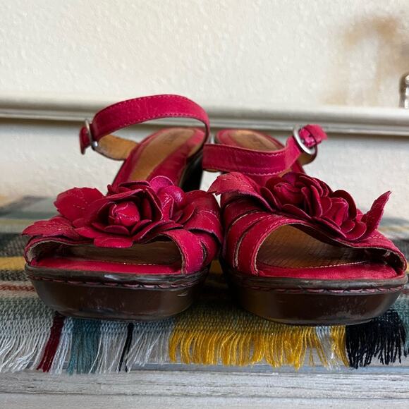 Born Fuchsia Leather Sandals with Floral Design - Picture 4 of 9